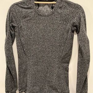 Fitted Gray Long Sleeve Tee